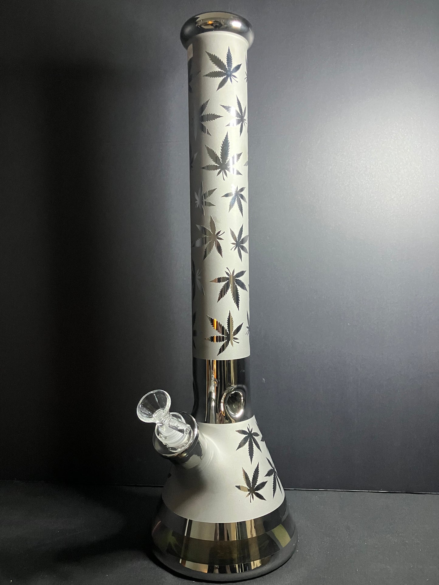18” Iridescent Weed Leaf Beaker Bong
