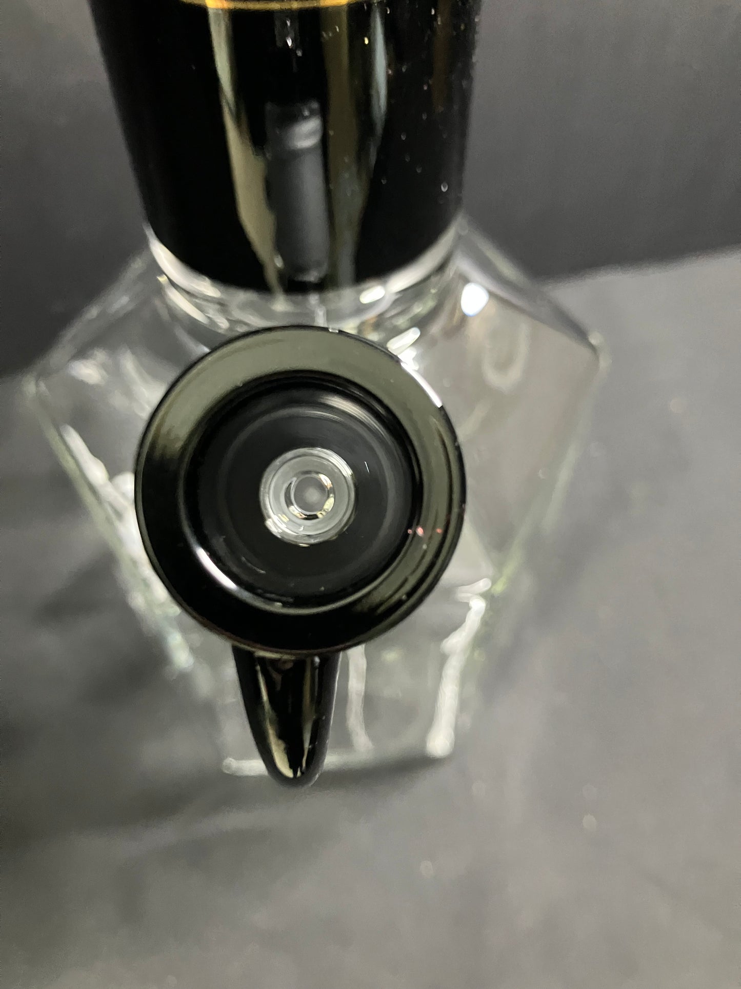 Hittin Glass Hexagon Beaker Bong