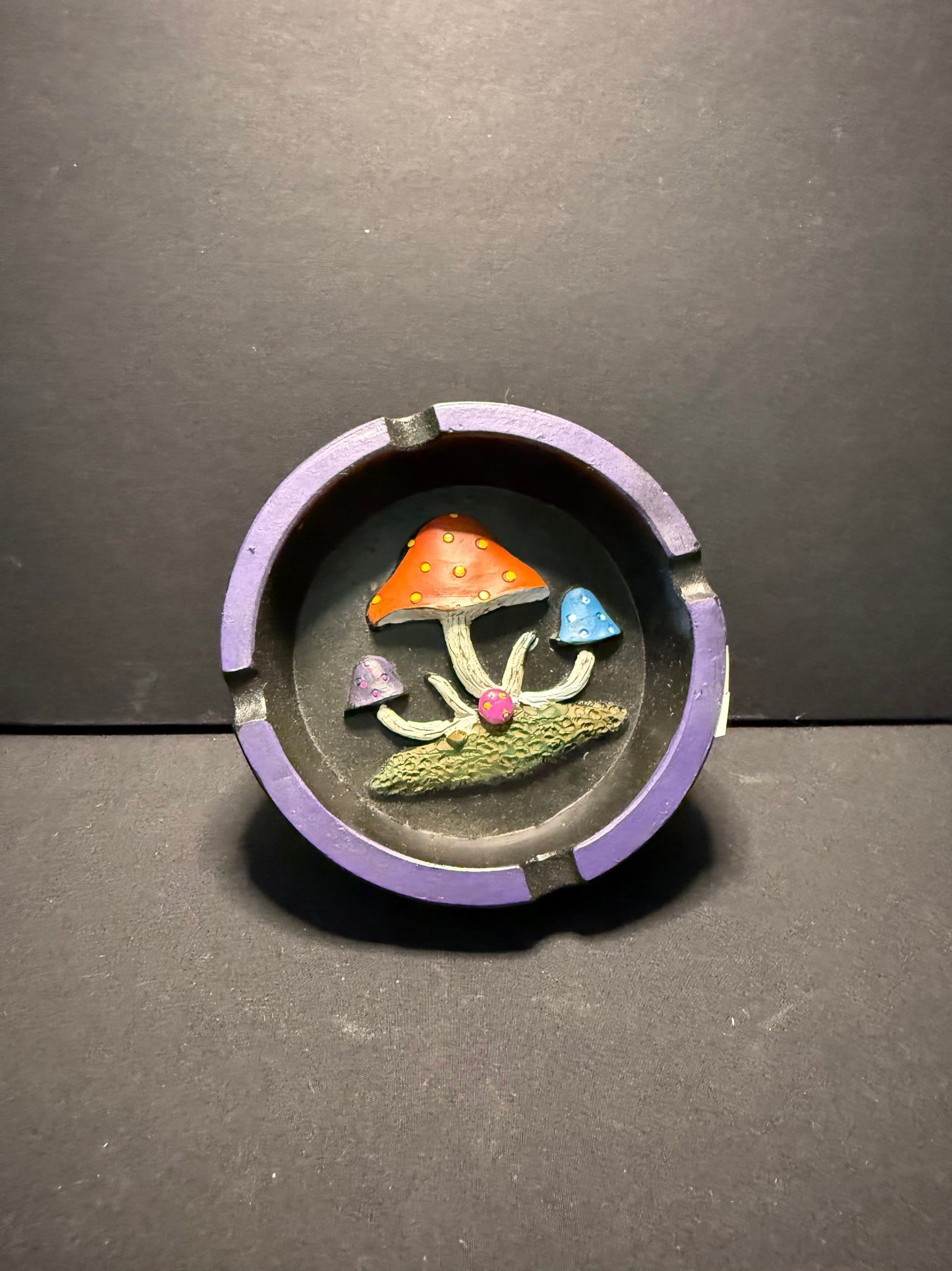 Mushroom Round Polyresin Ashtray | 4.25"