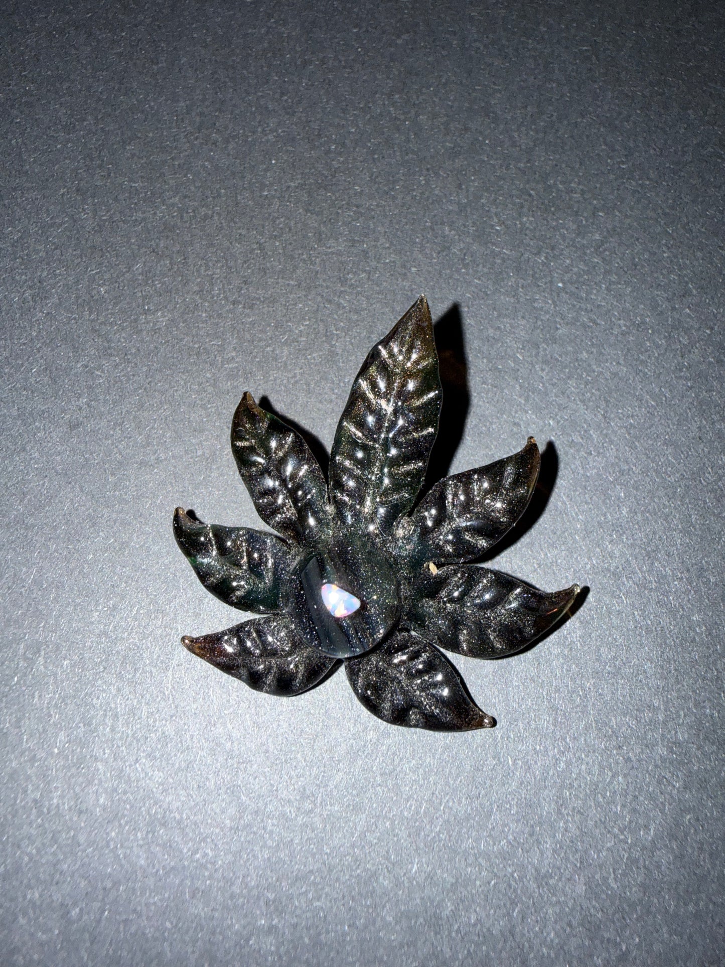 PotLeaf Pendant by Lx1984 Glass