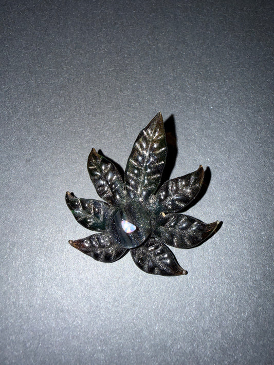 PotLeaf Pendant by Lx1984 Glass