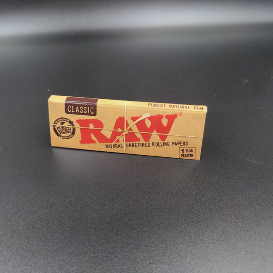 RAW Classic Rolling Papers - 1 1/4 Size - Avernic Smoke Shop