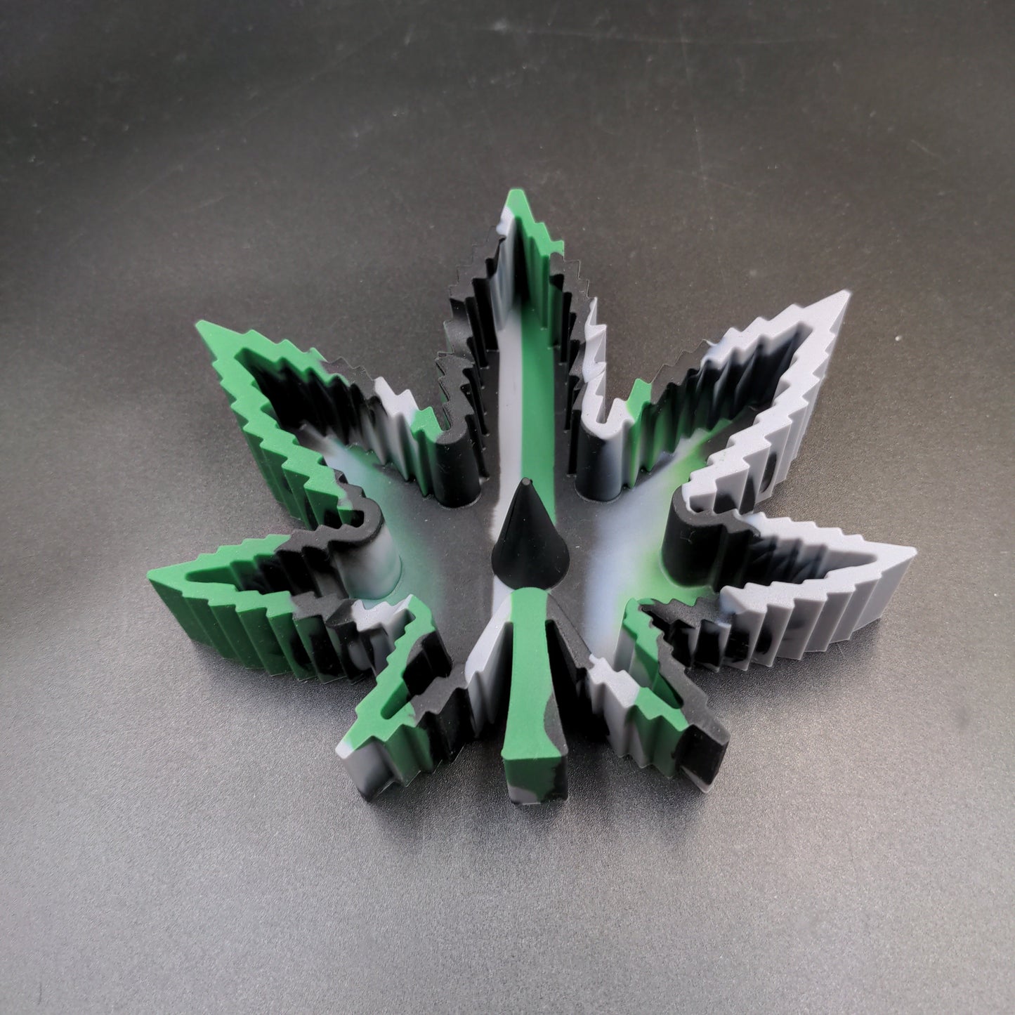 Silicone Ashtray - Weed Leaf w/ Poker - Avernic Smoke Shop